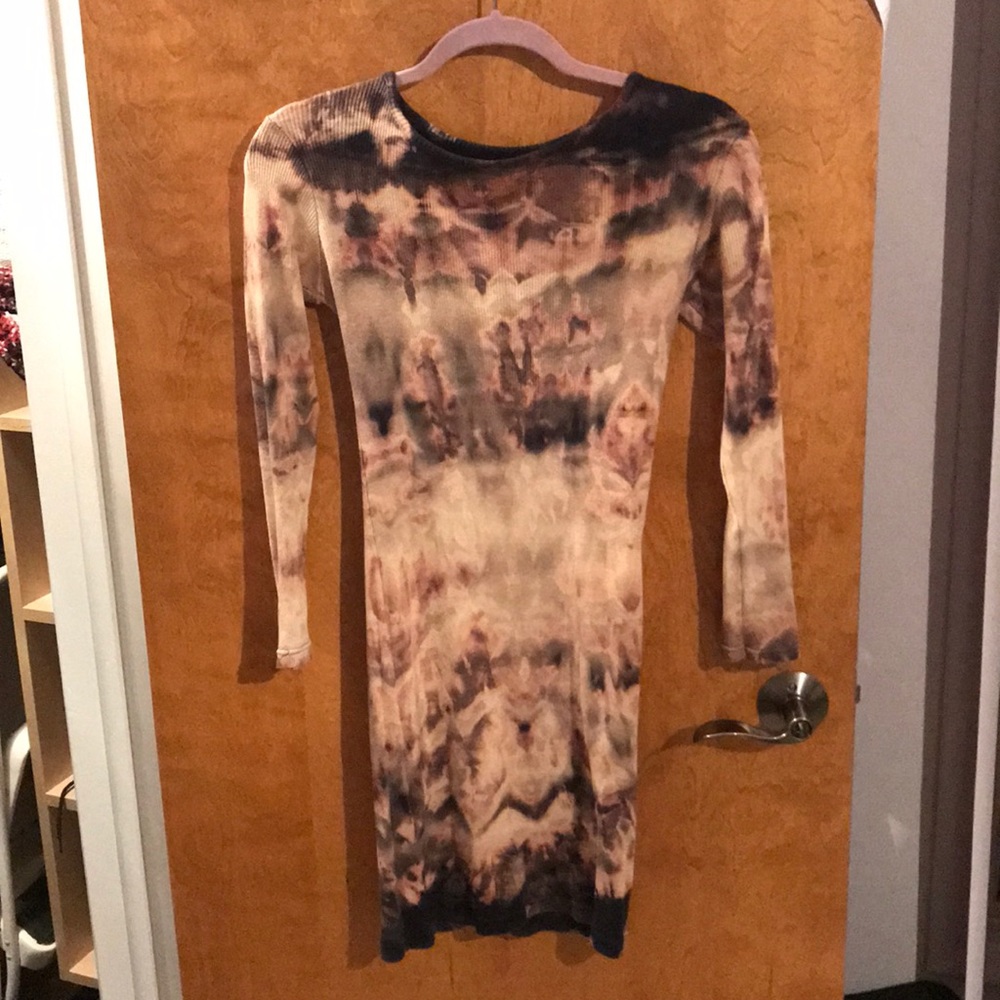 Tight fitted long-sleeved tie dye mini dress